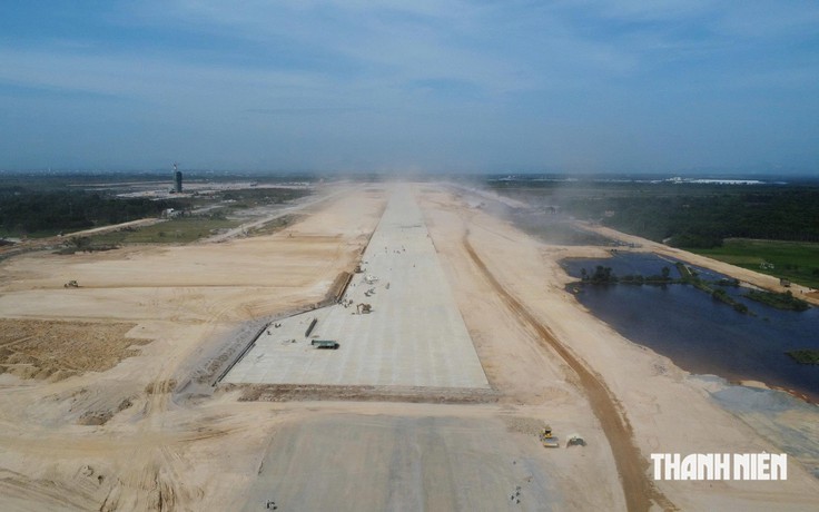 Thi công sân bay Quảng Trị: Người dân 'khó thở' vì bụi từ công trường
