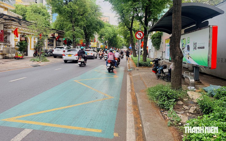 Vì sao TP.HCM chọn sơn dẻo nhiệt phản quang cho nền xanh ở điểm dừng xe buýt?
