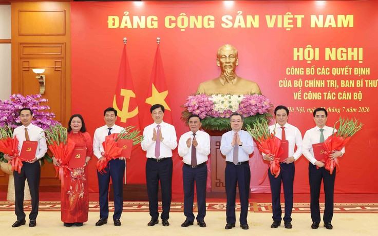 Công bố các quyết định của Bộ Chính trị, Ban Bí thư về công tác cán bộ