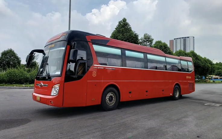 Xe khách chỉ có một cửa lên xuống liệu có an toàn?