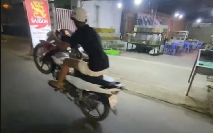 CSGT Vĩnh Long tịch thu xe máy vụ 'bốc đầu rồi nhờ quay clip đăng lên mạng'