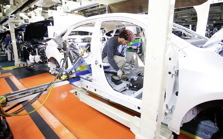 Toyota tin rằng robot không thể thay thế con người trong sản xuất ô tô