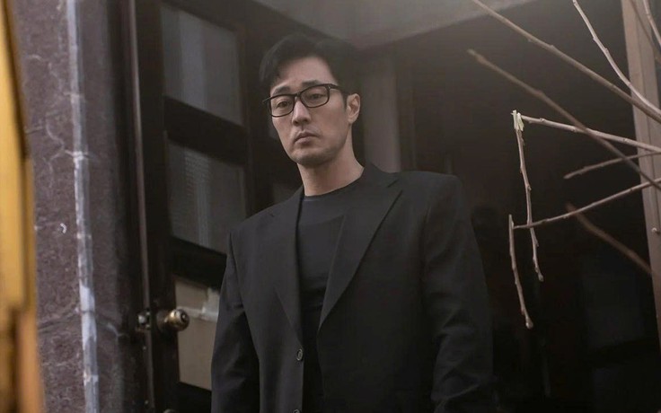 So Ji Sub tặng vàng cho 300 nhân viên sau thành công của 'Đặc vụ Kim tái khởi động'