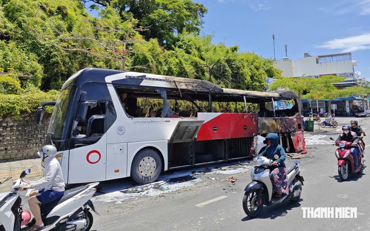 Cháy xe khách ở Nha Trang sau tiếng nổ