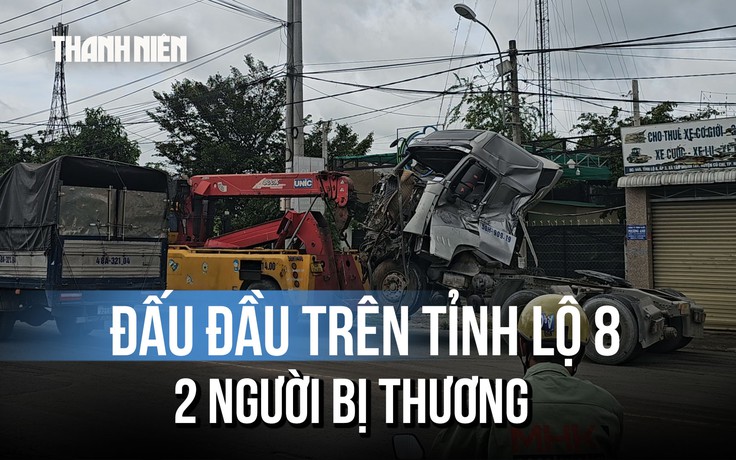 Xe đầu kéo va chạm xe tải cẩu ở TP.HCM, 2 người mắc kẹt trong ca bin