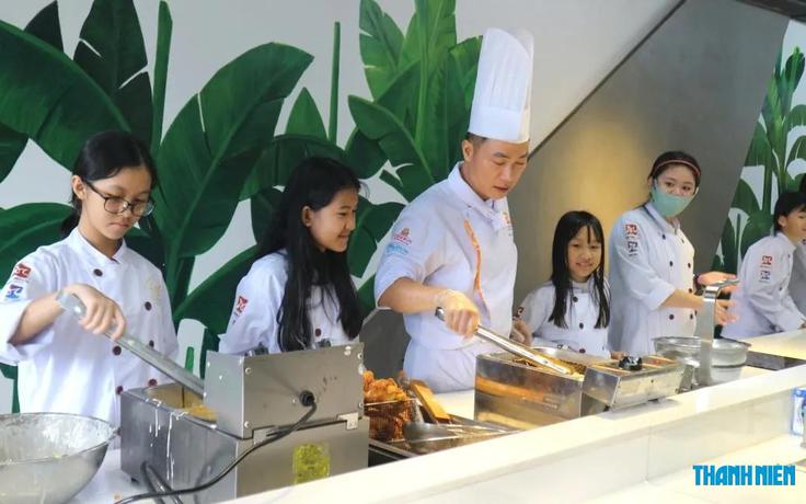 Chi gần 7 triệu đồng cho con học nấu ăn, dù đồ ăn giao tận cửa