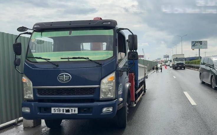 Xe hỏng phải dừng trên cao tốc, tài xế vẫn bị CSGT phạt 13 triệu đồng