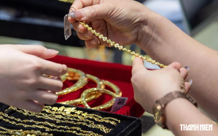 Giá vàng quay đầu giảm chiều 30.7