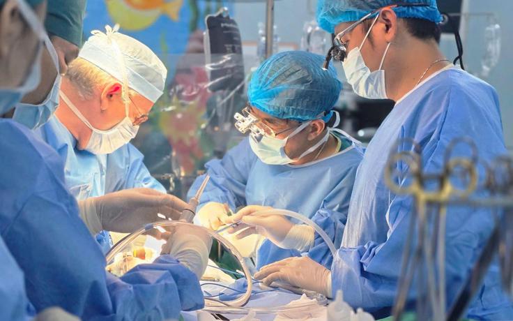 Lần đầu TP.HCM ghép gan cứu bé 14 tuổi mắc ung thư gan