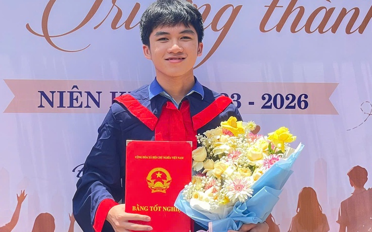 Chàng trai 'núi rừng' Gia Lai và triết lý học tập 'ngược dòng' của thủ khoa kép