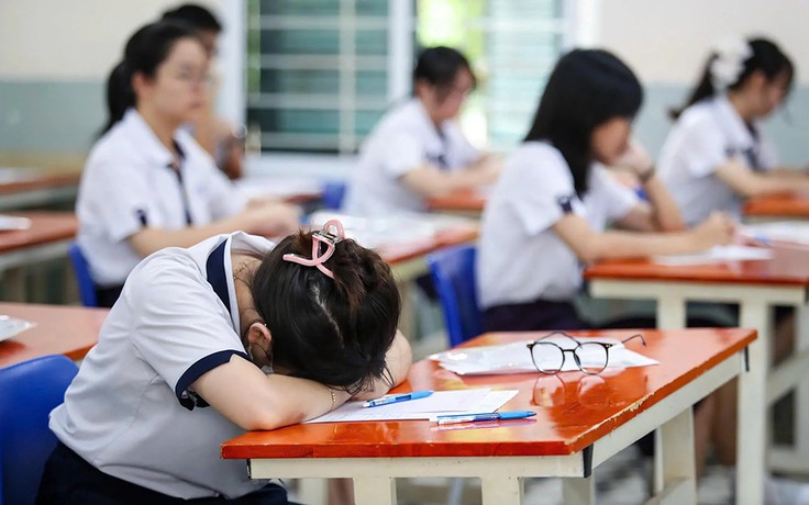Chỉ cho người trẻ cách đứng dậy