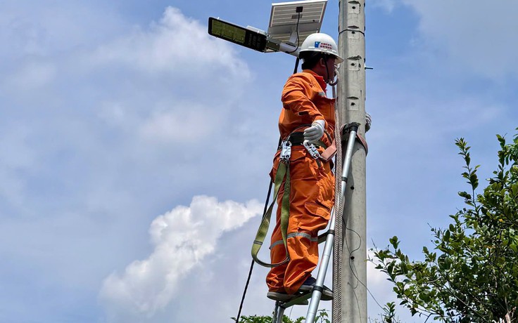 Cảm ơn 'những người đưa ánh sáng' đã luôn sát cánh cùng đất nước
