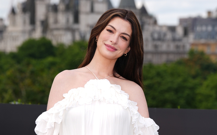 Anne Hathaway khoe vẻ đẹp 'nữ thần' khi đang mang thai