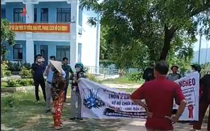Vụ vỡ hồ chứa trên núi Tân Lai: Người dân kéo đến UBND xã đòi đền bù thiệt hại