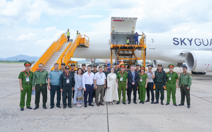 Cuộc chuyển giao đầy cảm xúc giữa hai thế hệ ngựa kỵ binh