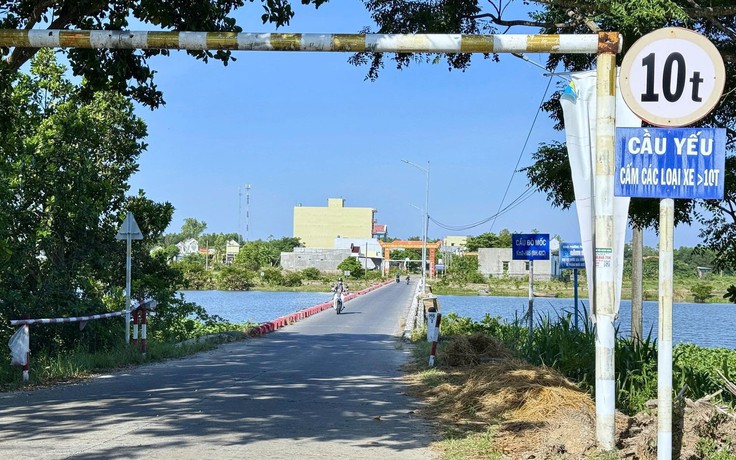 Những cây cầu ở Quảng Ngãi 'oằn mình' gánh xe cộ, chờ ngày được thay thế