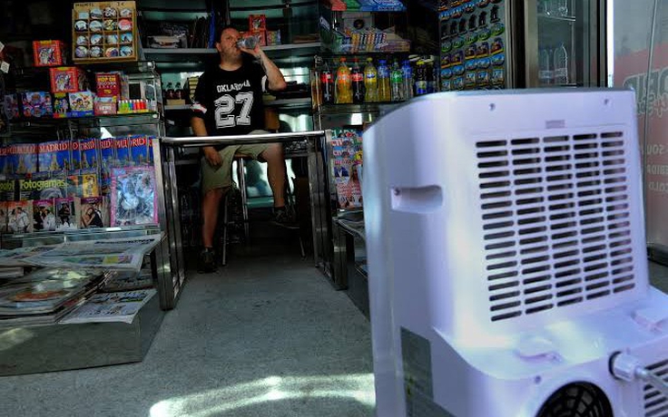 Muốn phòng mát hơn, nên mua điều hòa di động hay máy hút ẩm?
