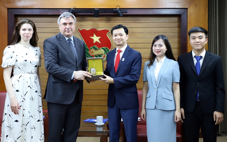Anh Nguyễn Minh Triết tiếp xã giao Phó chủ tịch Ủy ban Đối ngoại thành phố Saint Petersburg