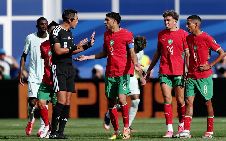 Báo Pháp ca ngợi trọng tài Argentina sau trận thắng Ma Rốc, vẫn phàn nàn một điều