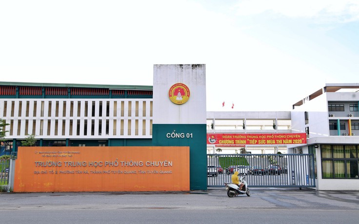 Tổ chức thi lại môn toán ở Trường THPT chuyên Tuyên Quang có phù hợp?