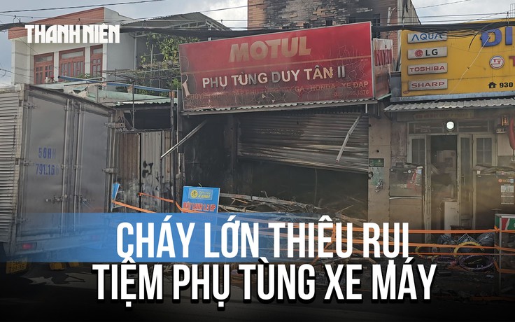 Cháy tiệm phụ tùng xe máy ở TP.HCM, 2 người bị thương