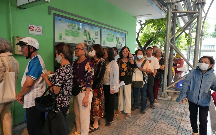 Gần 1 vạn người dân TP.HCM đăng ký thẻ đi metro, xe buýt miễn phí sau 5 ngày
