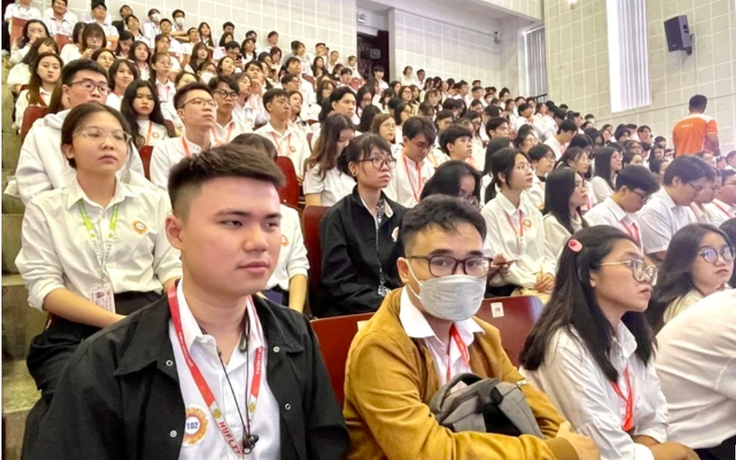 Ngành ngôn ngữ nào có điểm chuẩn cao nhất Trường ĐH Ngoại ngữ - Tin học TP.HCM?