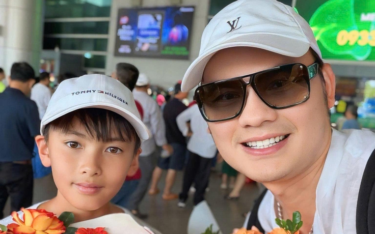 Con trai Kim Tiểu Long về nước cùng cha thực hiện lời hứa