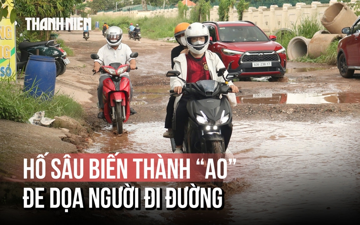 Tuyến đường 500 m ngập hố sâu, người dân khổ sở: 'Xe tông, té là chuyện bình thường'