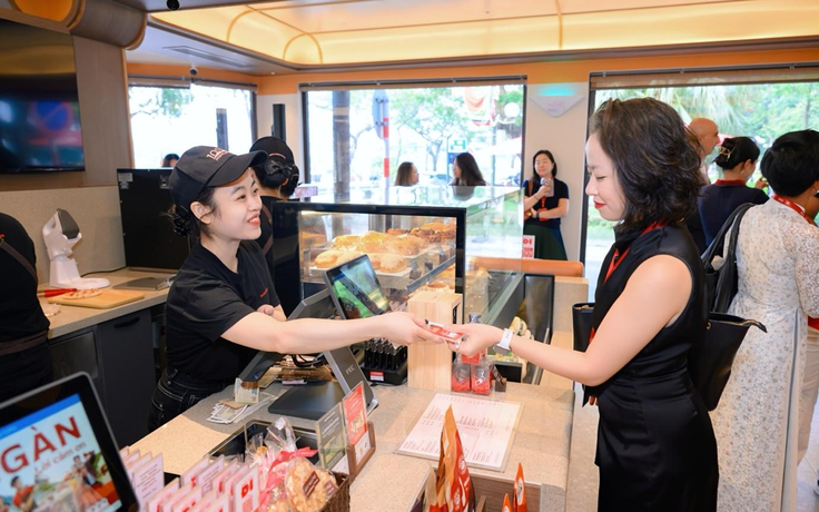 Chuỗi cà phê Việt như Highlands Coffee trở thành điểm hẹn quen thuộc của nhiều thế hệ
