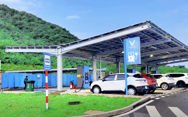 Yêu cầu cấp bách 'phủ' trạm sạc điện trên cao tốc