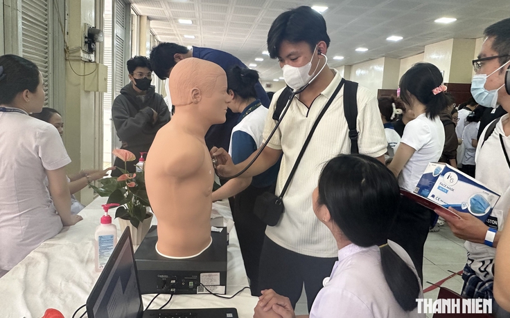 Điểm chuẩn khối ngành sức khỏe: Y khoa tăng, vẫn ở tốp đầu