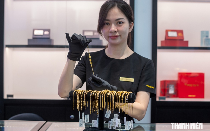 Giá vàng giảm dồn dập chiều 11.8