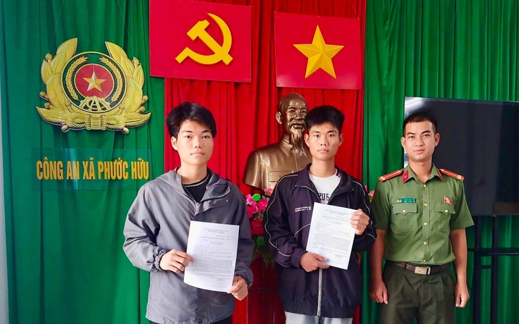Anh em sinh đôi tình nguyện tham gia nghĩa vụ Công an nhân dân