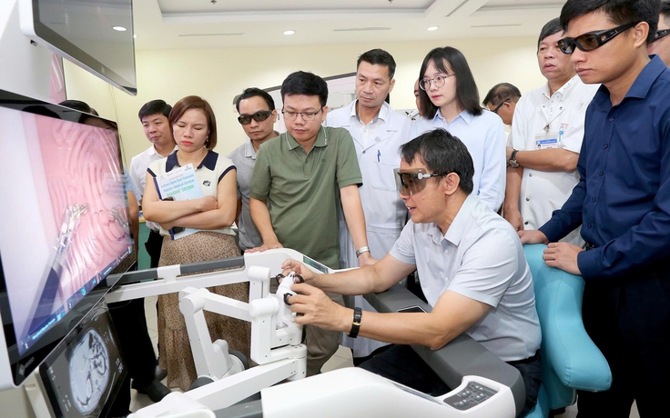 22 y bác sĩ trong nước được đào tạo phẫu thuật robot