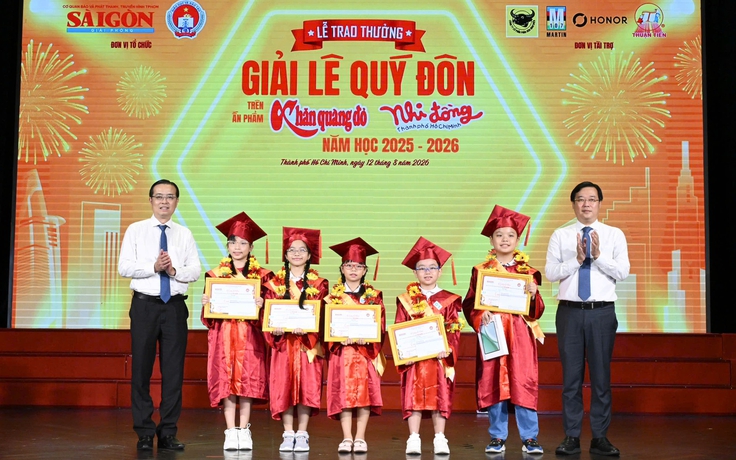 Tiến sĩ Lê Bá Khánh Trình giao lưu truyền cảm hứng tại  giải Lê Quý Đôn