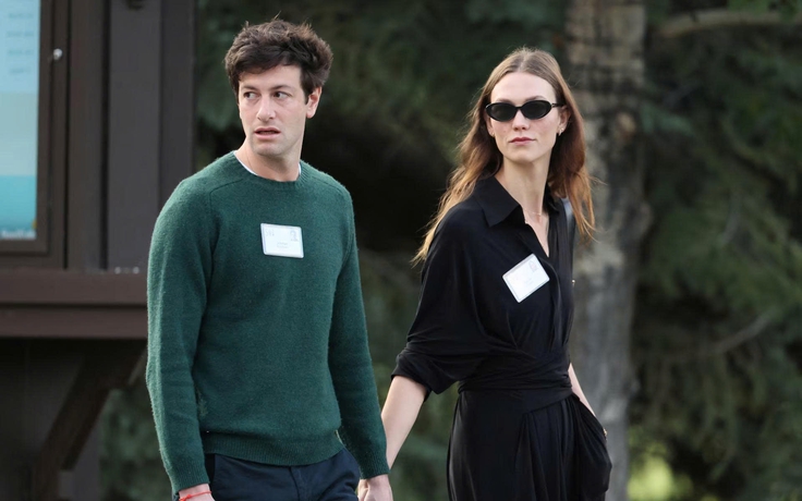 Siêu mẫu Karlie Kloss hiếm hoi chia sẻ về hôn nhân với chồng tỉ phú