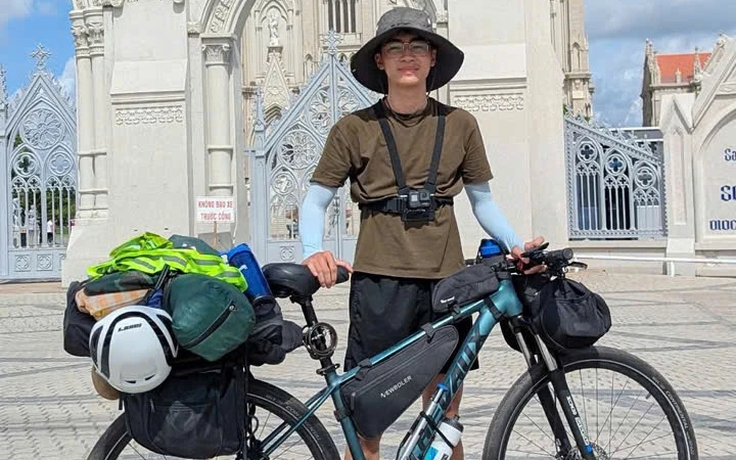 18 tuổi đạp xe xuyên Việt hơn 1.800 km để thử thách giới hạn bản thân