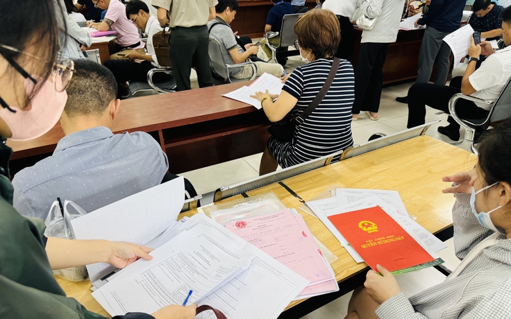 TP.HCM: 168 phường xã chỉ cấp được 15 sổ hồng lần đầu