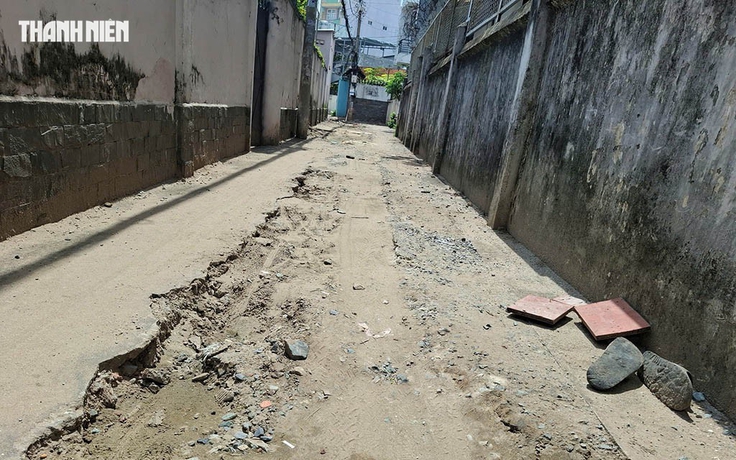 Người dân mệt mỏi vì thi công ì ạch