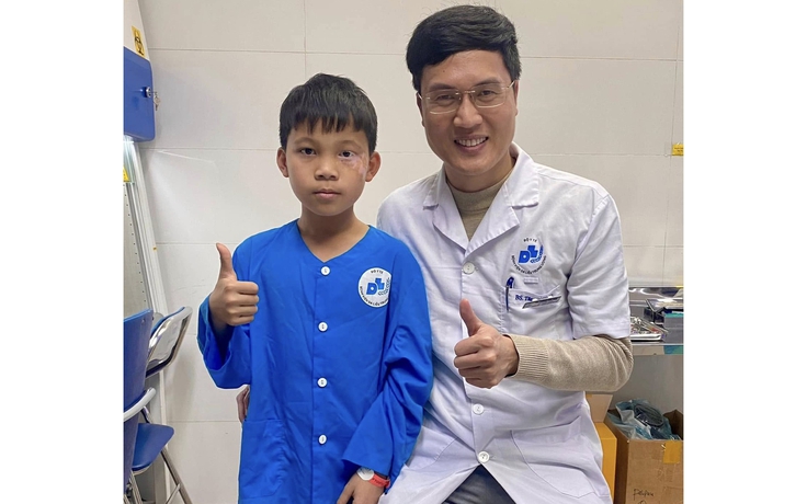 Người gieo nụ cười trên những vết bớt