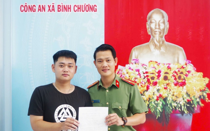 Nam sinh viên chuẩn bị tốt nghiệp tình nguyện thực hiện nghĩa vụ công an nhân dân