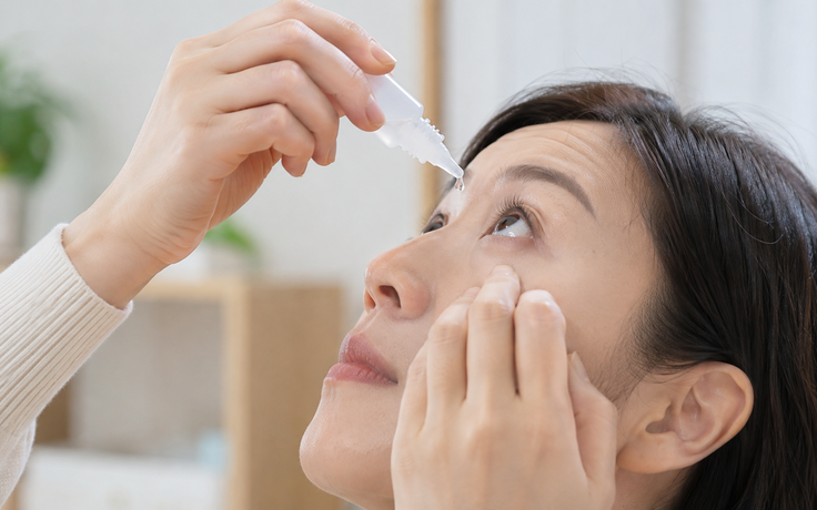 Bác sĩ giải thích: Vì sao thuốc nhỏ mắt có thể gây dị ứng toàn thân?