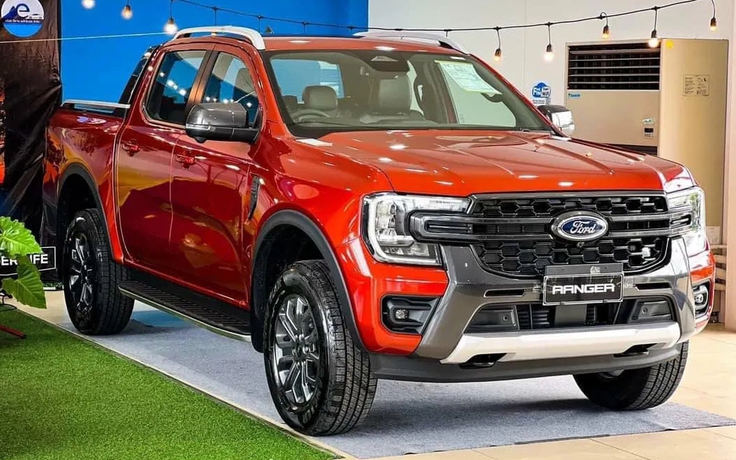Xe bán tải sụt giảm doanh số, Ford Ranger đòi lại ngôi đầu từ tay Toyota Hilux