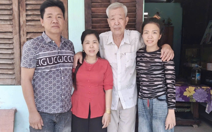 Từ thông tin ít ỏi, công an giúp cha con đoàn tụ sau 43 năm thất lạc