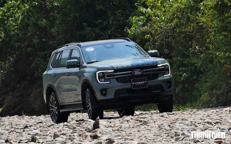 SUV 7 chỗ: Doanh số Ford Everest gấp 4 lần tất cả đối thủ cộng lại