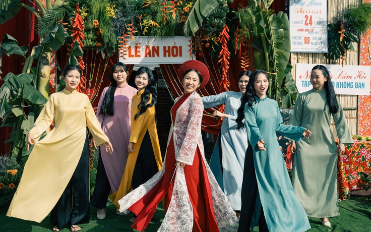 Cặp đôi chặt tre, đốn chuối, hái hoa dừa làm đám hỏi Nam bộ xưa