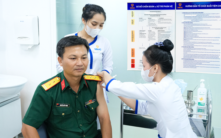 200 chiến sĩ được tiêm miễn phí vắc xin phòng não mô cầu