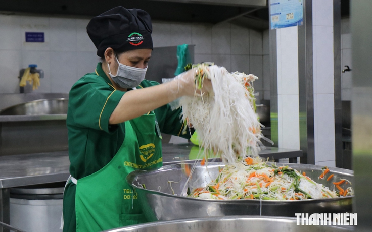 TP.HCM siết an toàn thực phẩm từ chợ đầu mối đến bếp ăn