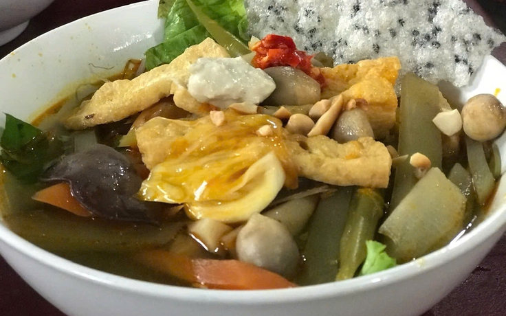 Tô bún chay Huế có hơn 10 nguyên liệu, điều gì làm nên hương vị đặc trưng?